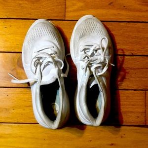 Lulu lemon tennis shoes, size 5.